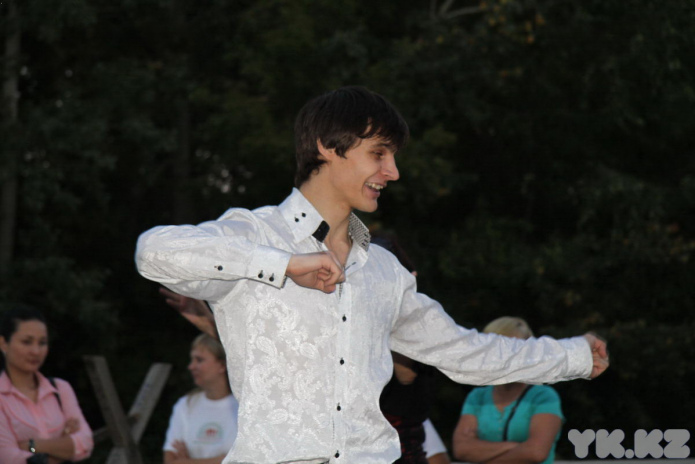 Нарушая законы